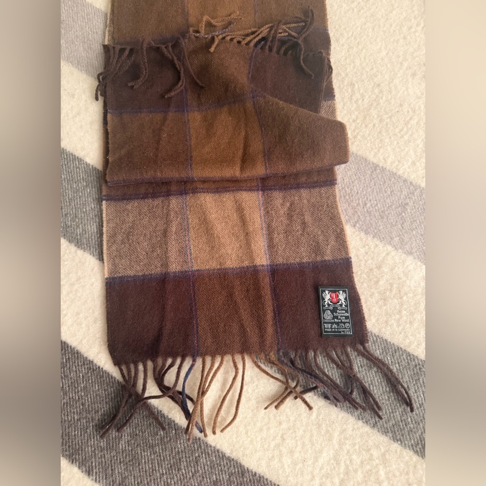 Wool scarf - Picture 7 of 8